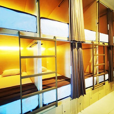 Fora Capsule Hostel Tuban Kuta  Exterior photo