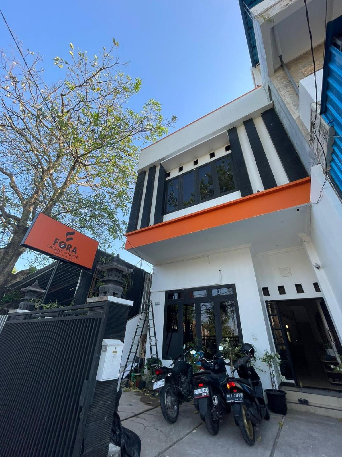 Fora Capsule Hostel Tuban Kuta  Exterior photo